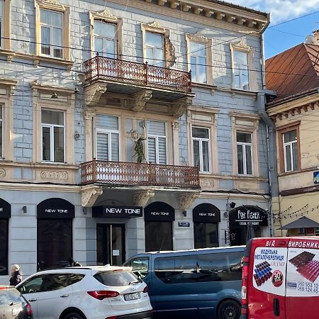 Lux Apartment In Zentrum Chernivtsi Bagian luar foto