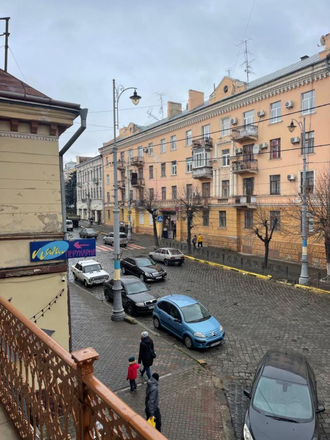 Lux Apartment In Zentrum Chernivtsi Bagian luar foto