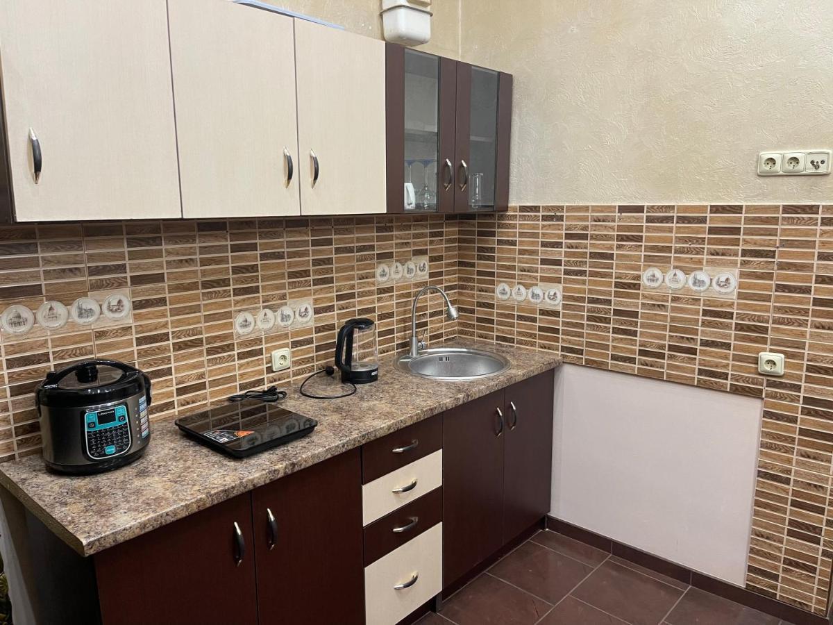 Lux Apartment In Zentrum Chernivtsi Bagian luar foto