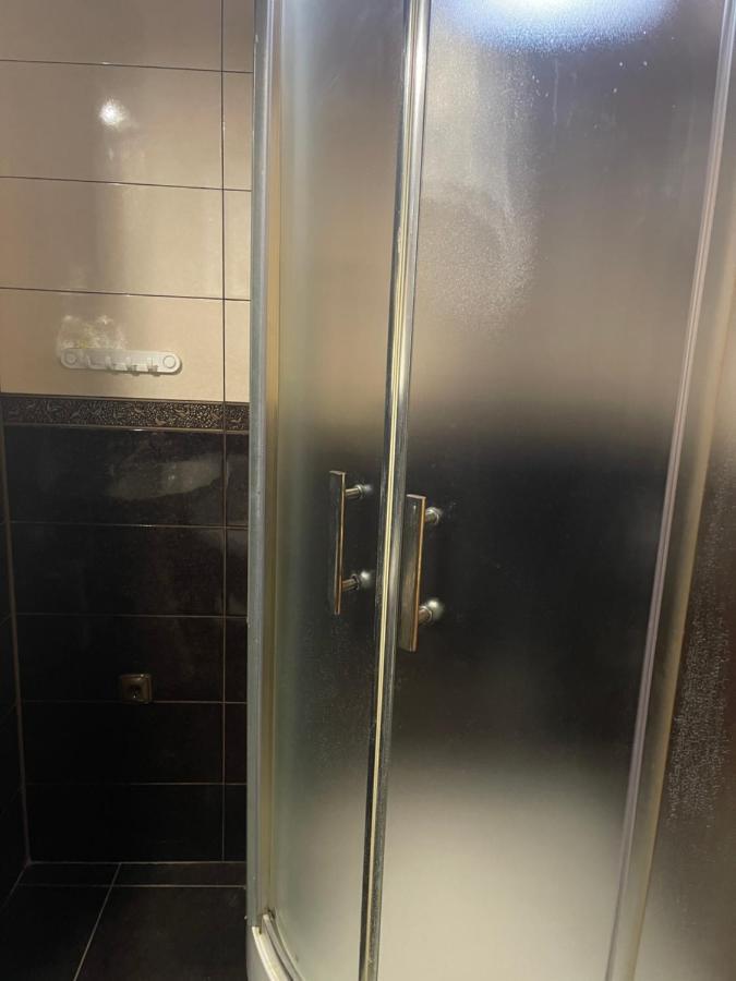 Lux Apartment In Zentrum Chernivtsi Bagian luar foto