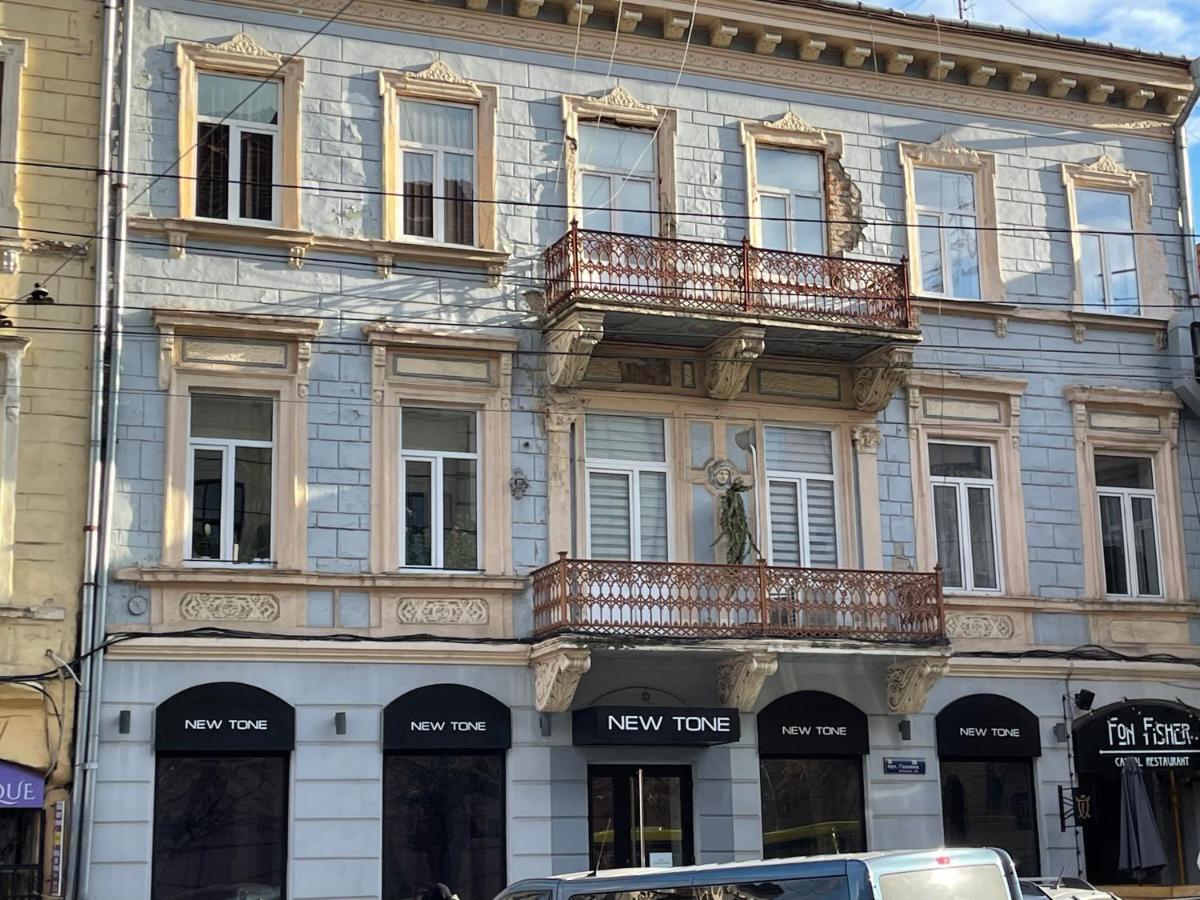 Lux Apartment In Zentrum Chernivtsi Bagian luar foto