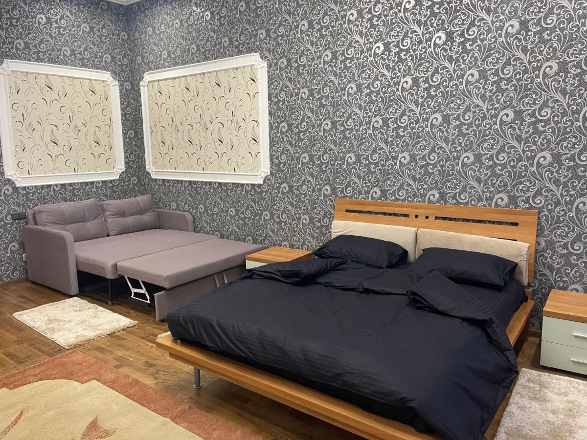 Lux Apartment In Zentrum Chernivtsi Bagian luar foto